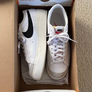 Nike Women's White and Black Sneakers